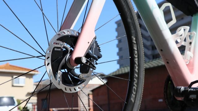 銀色の円盤が「ディスクローター」。けんたさんの自転車は油圧式ディスクブレーキ。