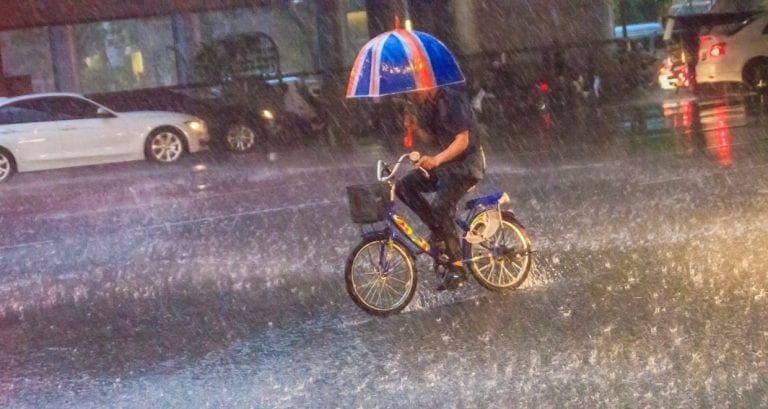 自転車 雨