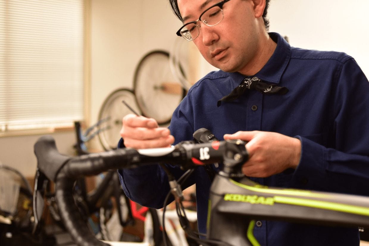 プロに聞く ロードバイク ハンドル ガイド 調整方法から交換の費用まで Frame フレイム プロに聞く ロードバイク ハンドル ガイド 調整方法から交換の費用まで Frame フレイム